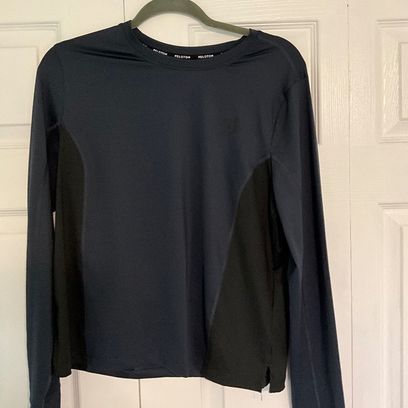 NWT Peloton long sleeve warm up shirt Navy L with zipper pouch - Picture 1 of 6